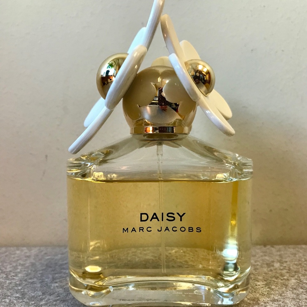 Daisy by Marc Jacobs 3.4 Oz Eau De Toilette Spray